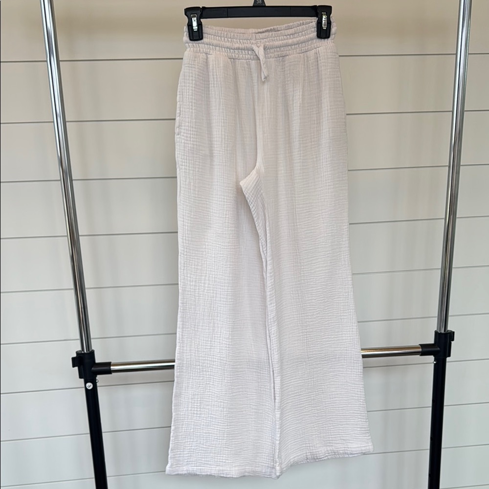 Wome’s White Textured Wide-Leg Pants Size Small